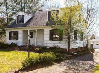 105 Laurel Rd, Chagrin Falls, OH 44022