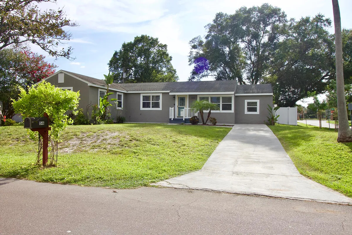 Building Photo - 1546 W Park Ln