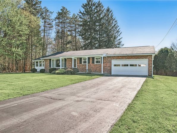 5 Hempfield Dr, Greenville, PA 16125
