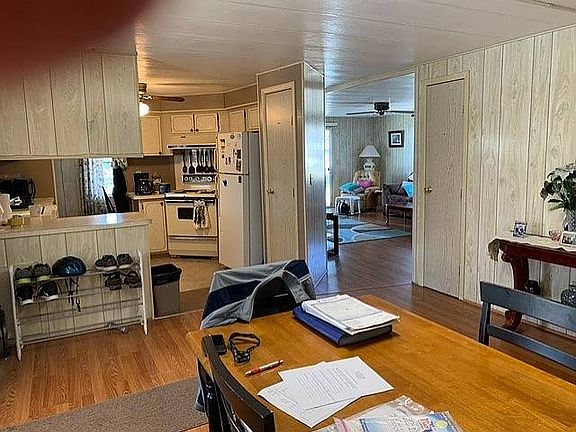 3rd image of 209 Windsor Dr