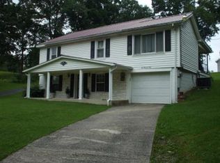 210 3rd Ave, Oak Hill, WV 25901