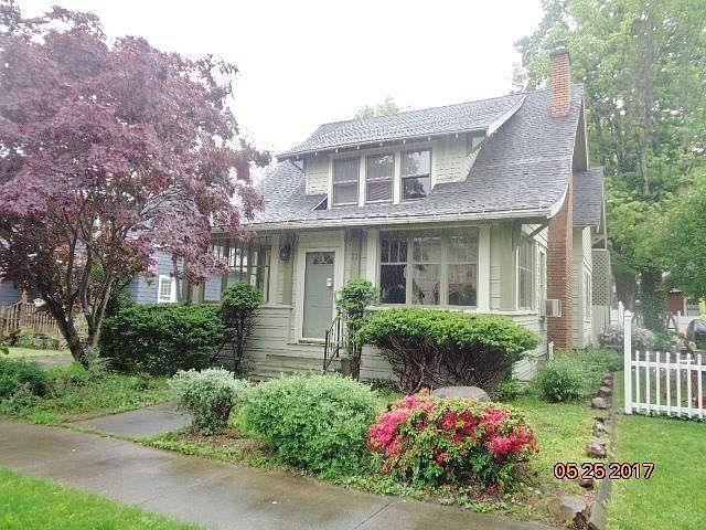 1st image of 11 E 2nd St