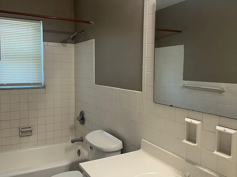 5907 Staughton Dr — Photo 20