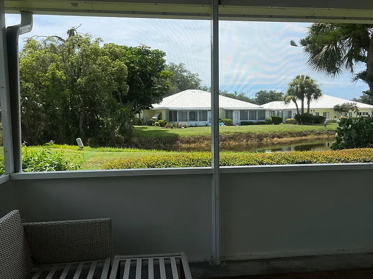 310 Wexford Ter — Photo 40