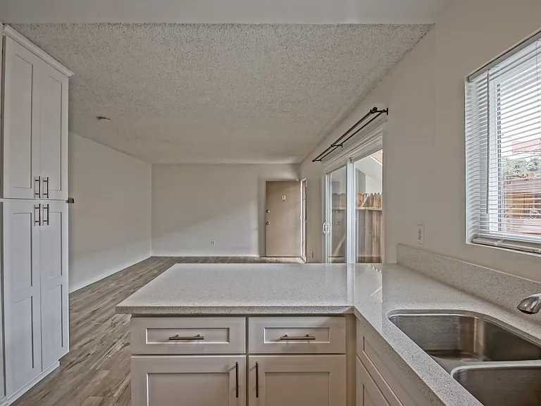 2307 Carnegie Ln — Photo 6