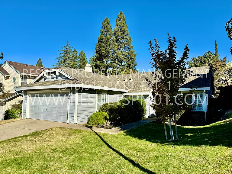 3413 Cobblestone Dr — Photo 6