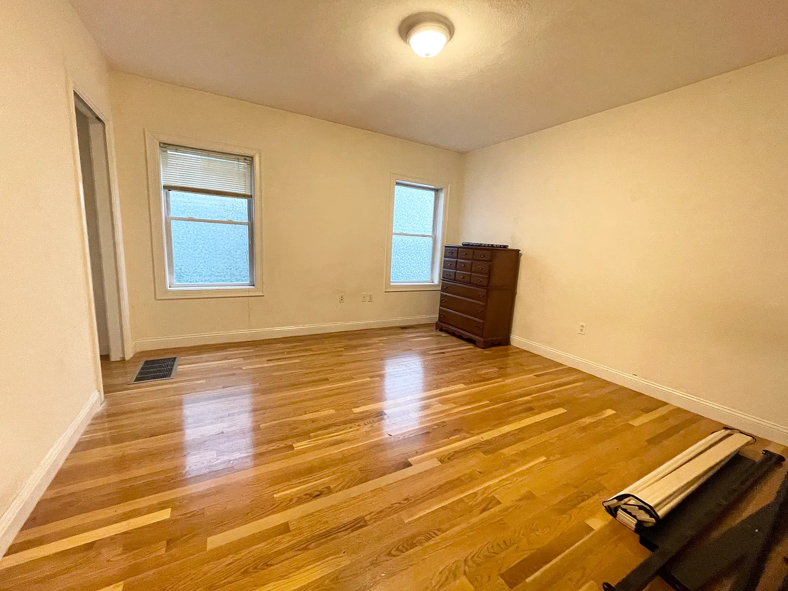 4 bed, 1500 sqft, $6,000 — Photo 2