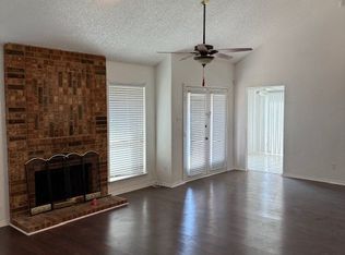 10233 Holly Grove Dr, Fort Worth, TX 76108