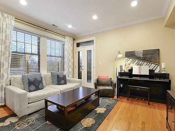 4th image of 2701 N Wilton Ave #3