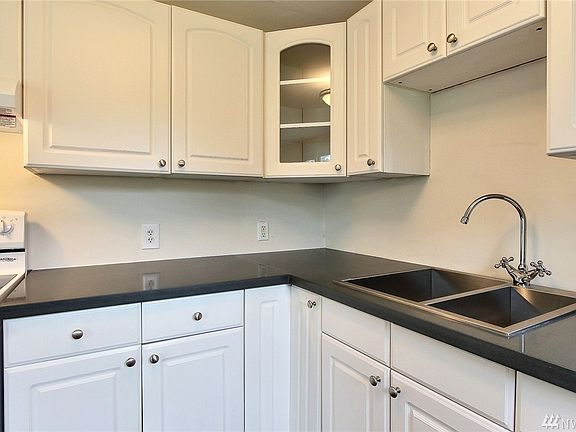 5th image of 3006 N Bennett St