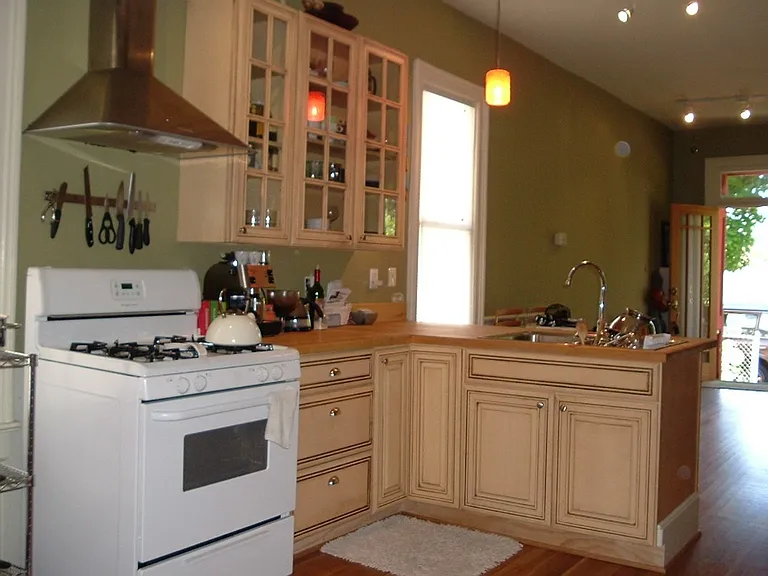 444 NE Brazee St — Photo 2
