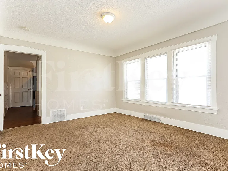 1306 Brookside Ave — Photo 3