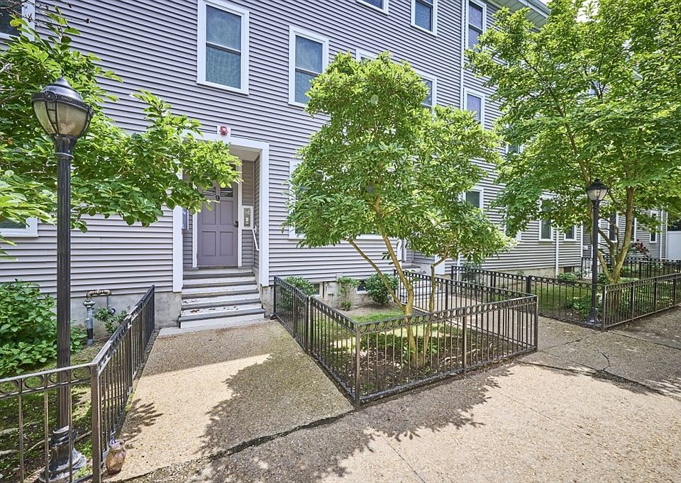 1st image of 9 Mullins Ct #D