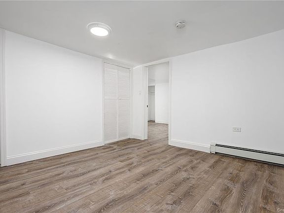 3rd image of 105 Cooper Dr