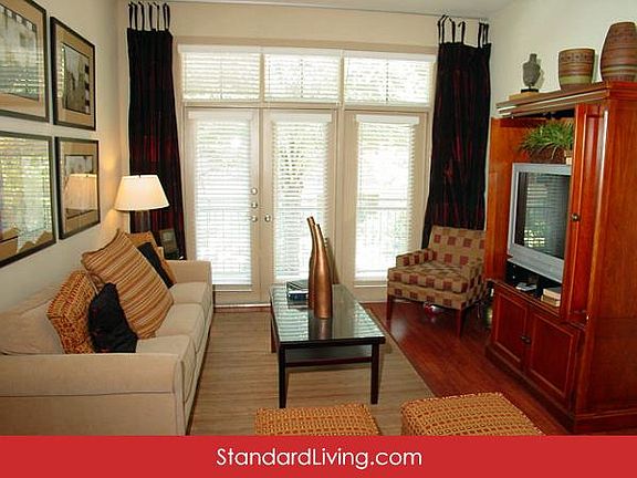 3rd image of 1819 Augusta Dr #B21