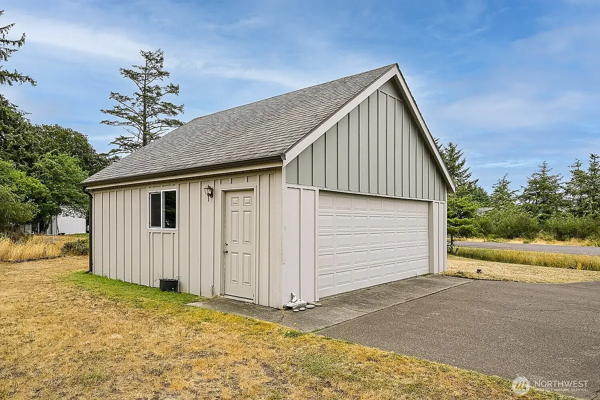 Building Photo - 598 Blue Wing Loop SE