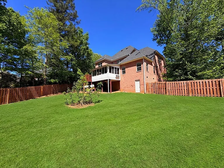 1605 Jamestown Ave — Photo 55
