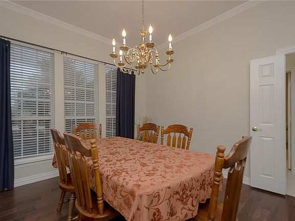 5th image of 105 Thornhill Cir