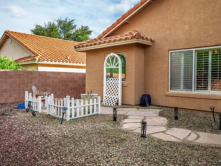 685 W Placita Vega Vis — Photo 41