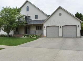 1750 Charleswood Estates Dr, West Fargo, ND 58078