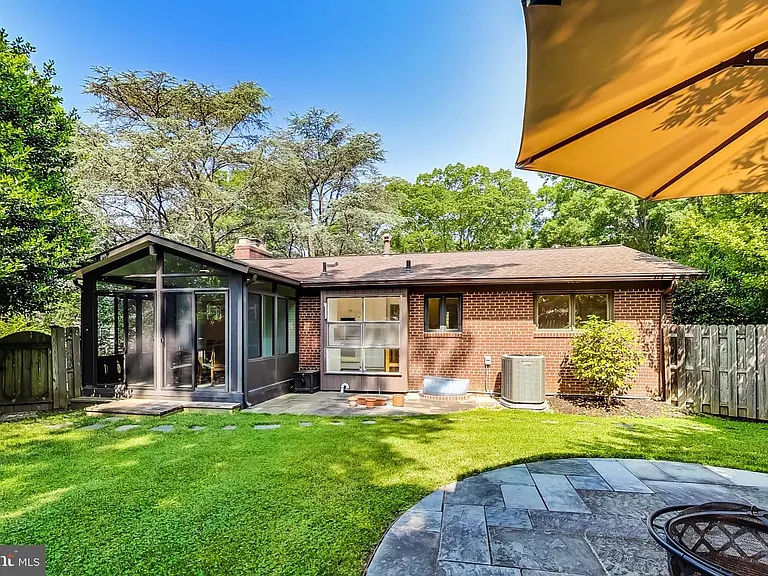 6515 E Halbert Rd — Photo 41