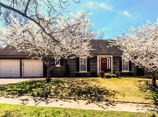 814 Big Bend Woods Dr, Ballwin, MO 63021