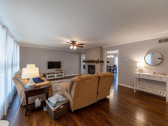3rd image of 519 Camden Dr