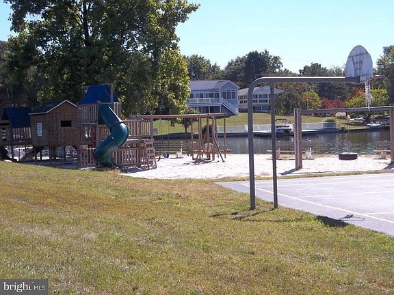 3rd image of 512 Grant Dr