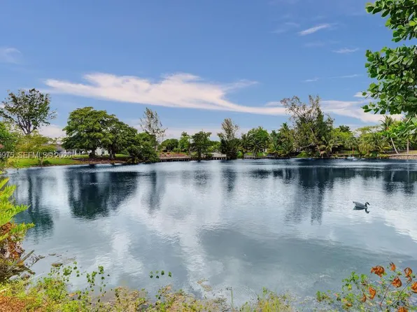 19710 NE 23rd Ave, Miami, FL 33180