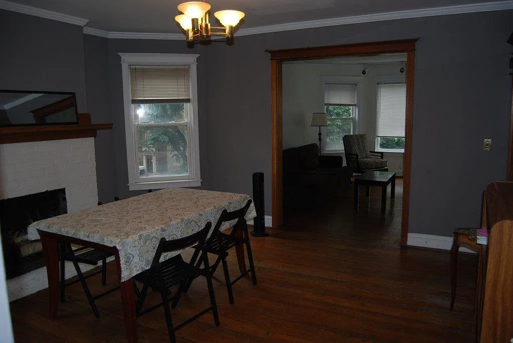 Two Great Apartments 6 Bed / 2 Bath Near Northwestern University — Photo 4