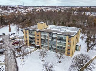 400 Champlain Blvd #206, Cambridge, ON N1R7J6