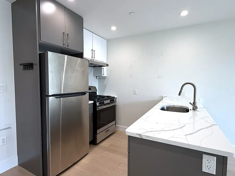 43-46 39th Pl #305 — Photo 3