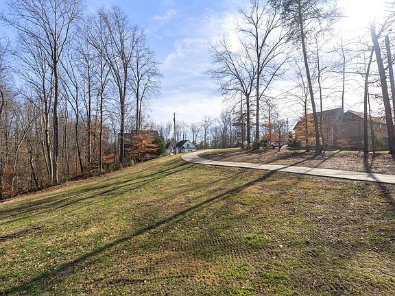 5th image of 543 Aubrey Ln