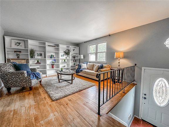 2nd image of 610 Stoneridge Dr