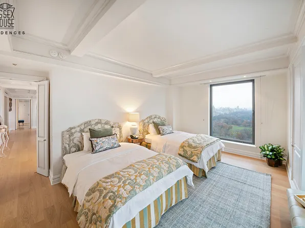 160 Central Park South image 7 of 14