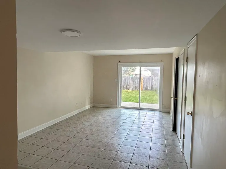 3731 Bunkerhill Dr — Photo 9