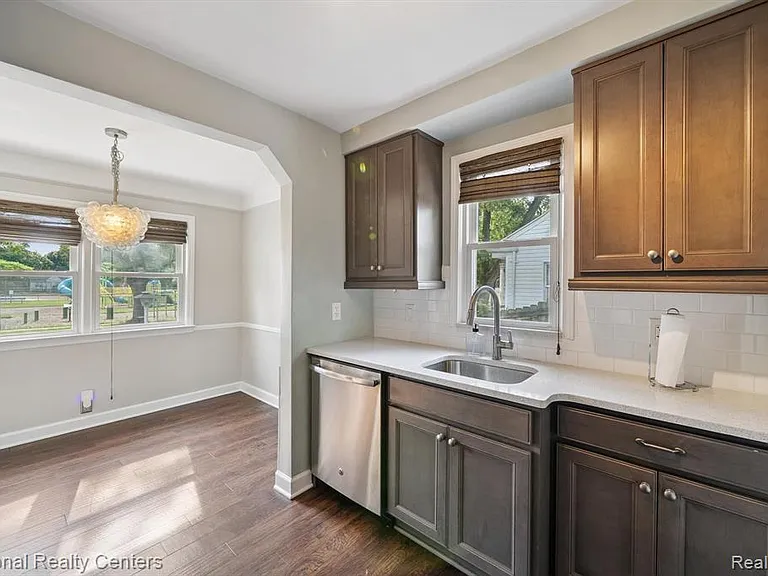 3047 Cummings Ave — Photo 5