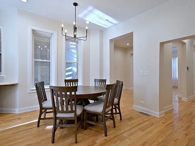 233 N Sacramento Blvd — Photo 12