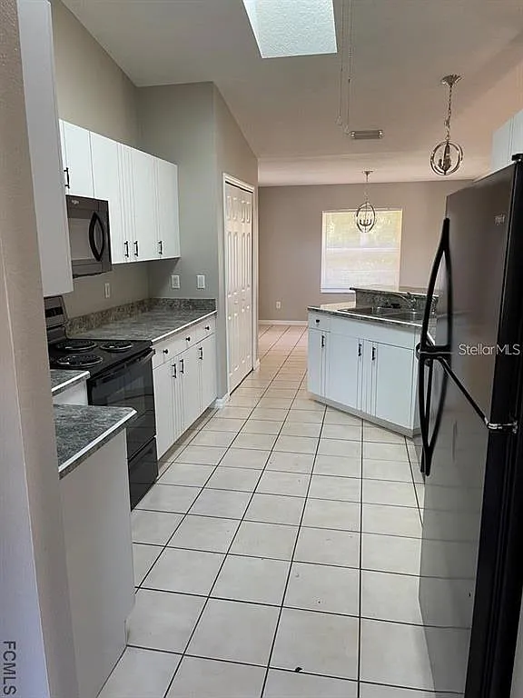 4 bed, 2.5 bath, 1724 sqft, $2,150 — Photo 2