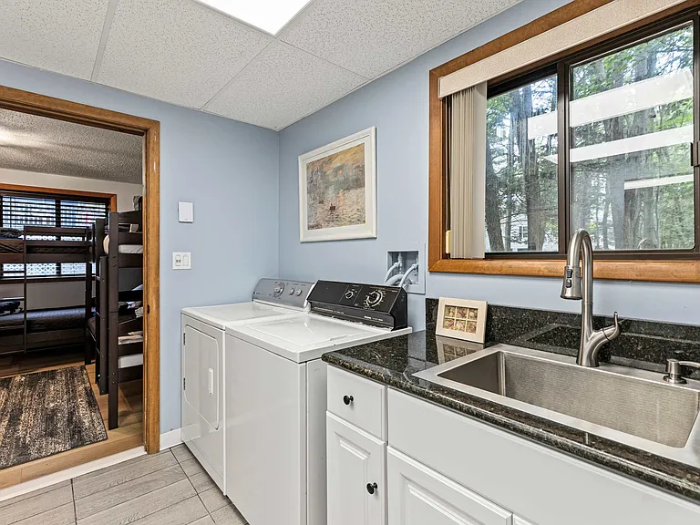 2174 Lakeview Dr E — Photo 46
