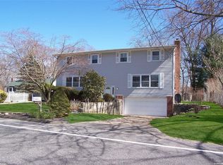 41 N Evergreen Dr, Selden, NY 11784
