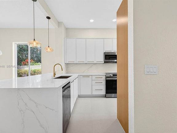 4th image of 2546 NW 52nd St