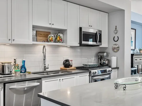 277 171st St #16, Surrey, BC V3Z 9P4