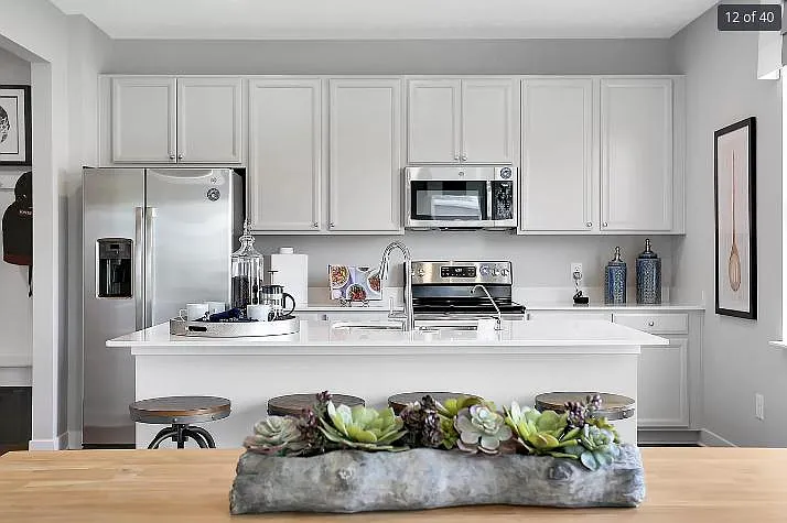 1149 Sunderland Dr #1 — Photo 32