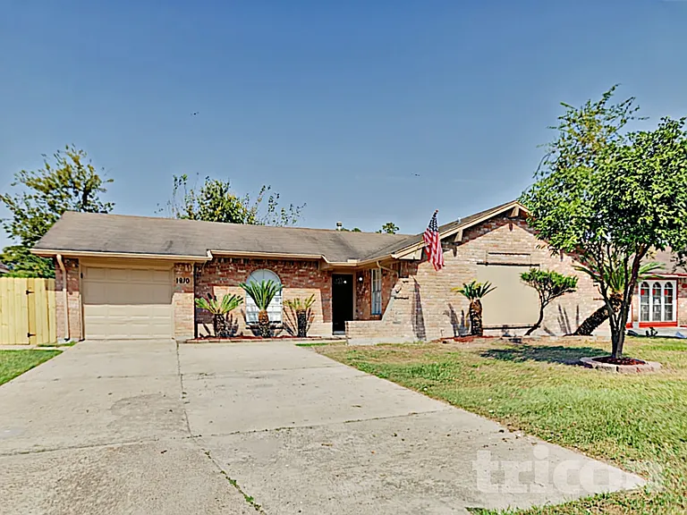 1910 Barnsley Ln — Photo 2