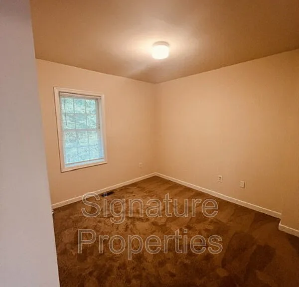 555 Fairfax Ave #G — Photo 16