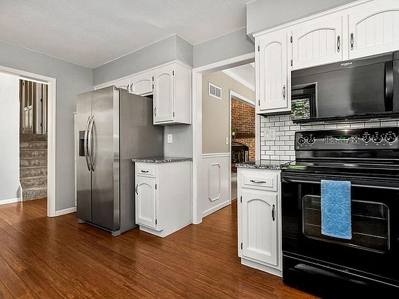 4th image of 217 SE Noeleen Ln