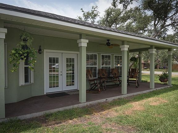 3rd image of 824 Whitewing Dr