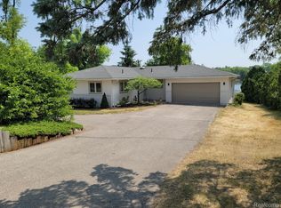 2691 S Hacker Rd, Brighton, MI 48114