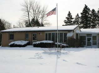 N50W16037 Maple Crest Ln, Menomonee Falls, WI 53051
